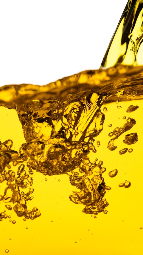  EMGARD® lubricant being poured