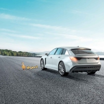 Car applying brakes efficiently due to Hydraulan® premium brake fluids  Car applying brakes efficiently due to Hydraulan® premium brake fluids